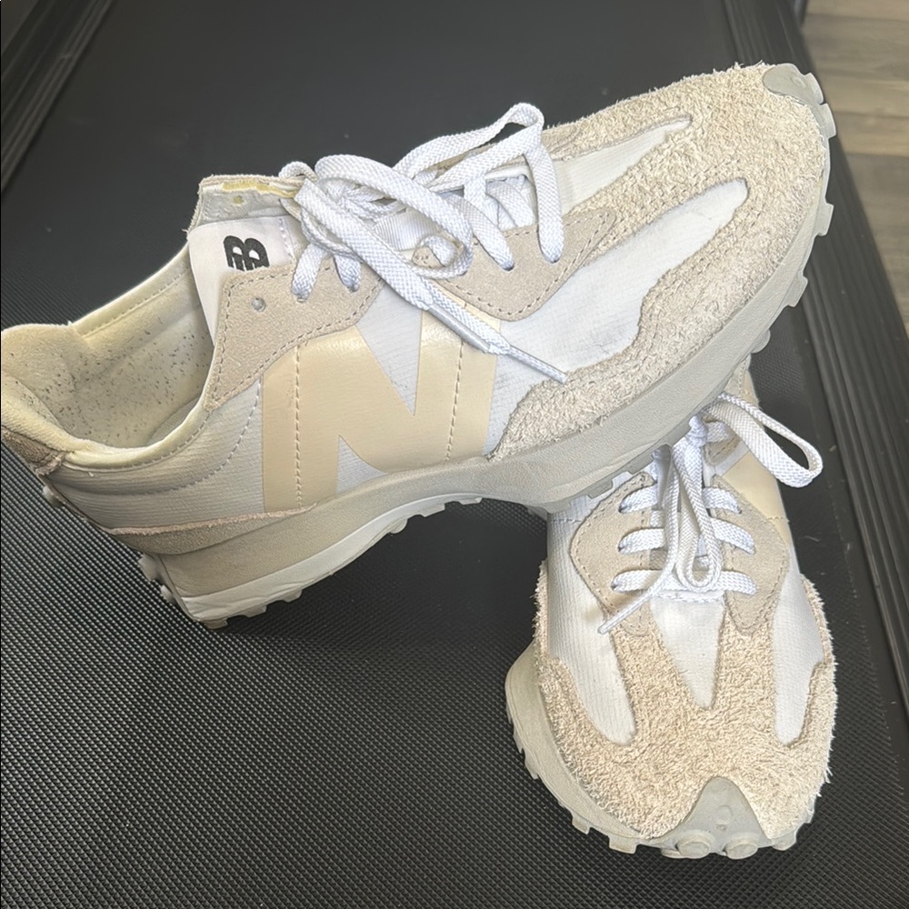New Balance 327